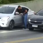 ladrão rouba aliança