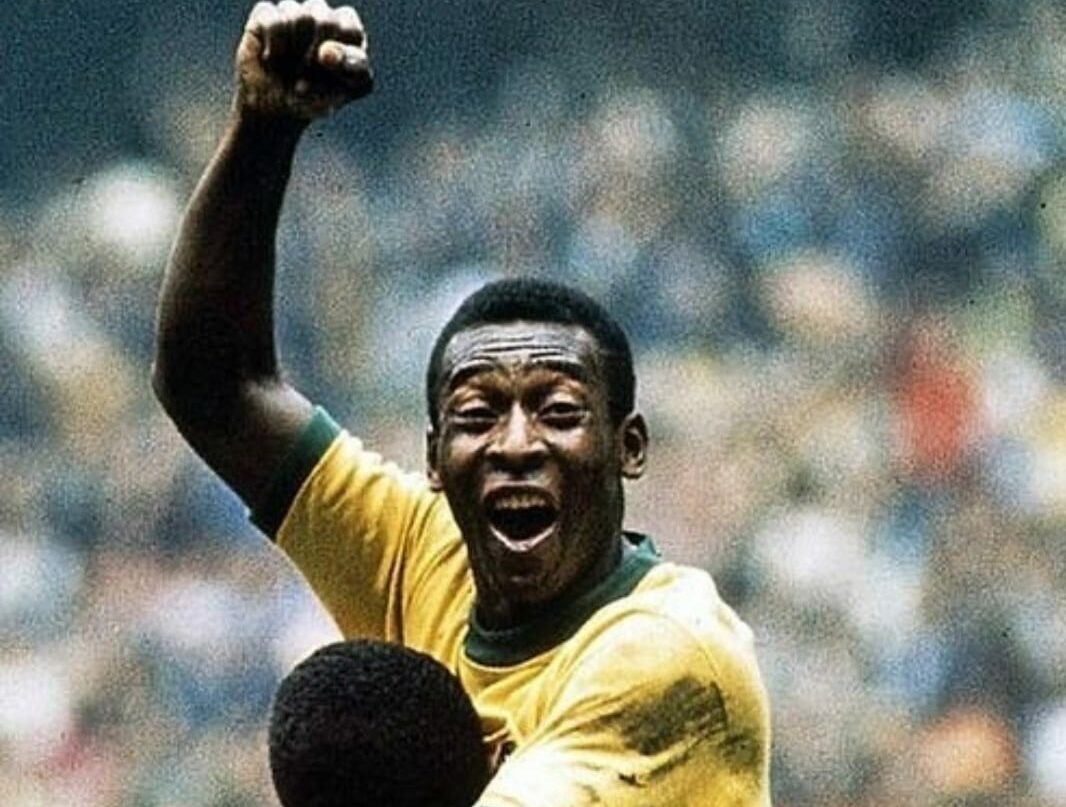 Um ano sem Pelé: imagens históricas do jogador estão disponíveis no Arquivo Público de SP