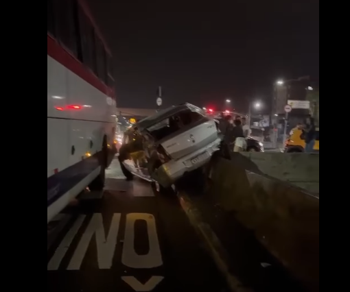 carro colide em ônibus