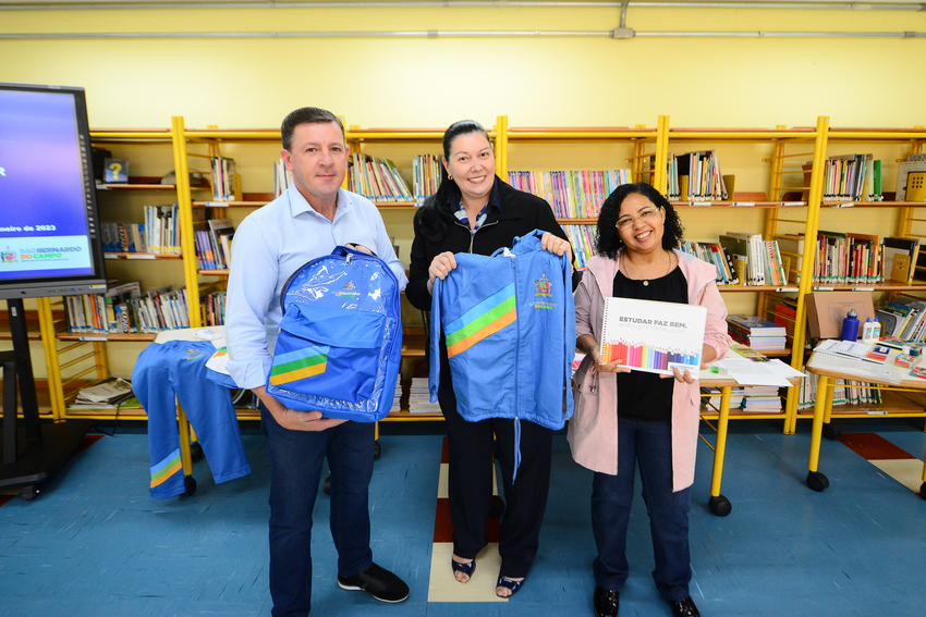 Escolas de São Bernardo recebem kits de uniforme e material para 2023