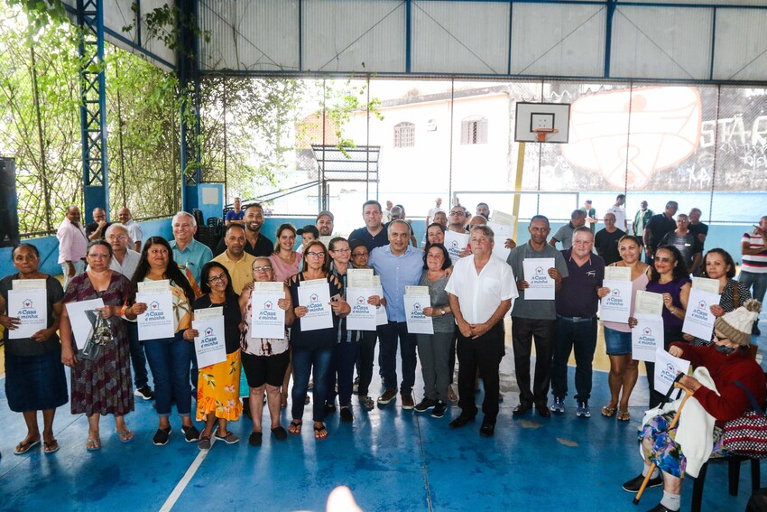 Prefeito em exercício, Marcelo Lima entrega escrituras em São Bernardo