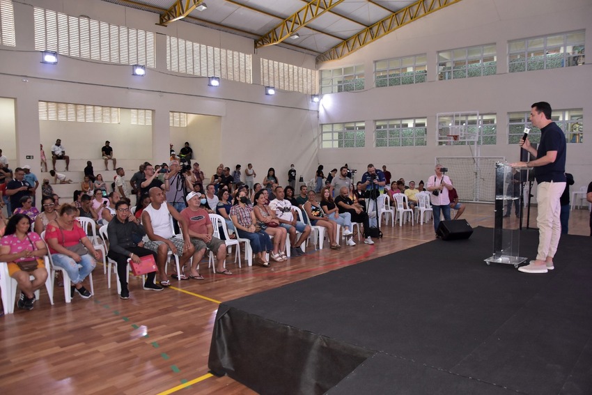 Santo André entrega 245 escrituras a moradores do Jardim Alzira Franco