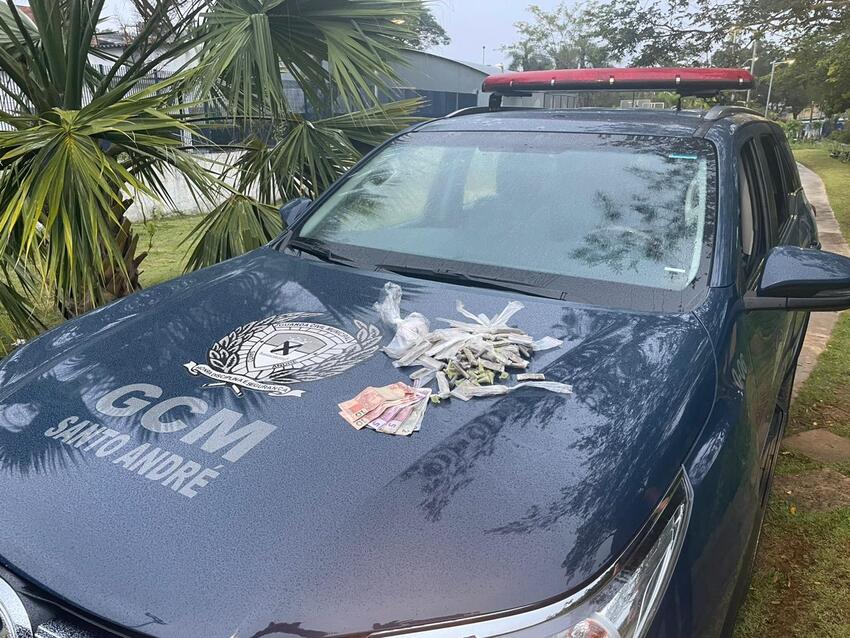 GCM de Santo André prende bandido por tráfico de drogas perto de escola