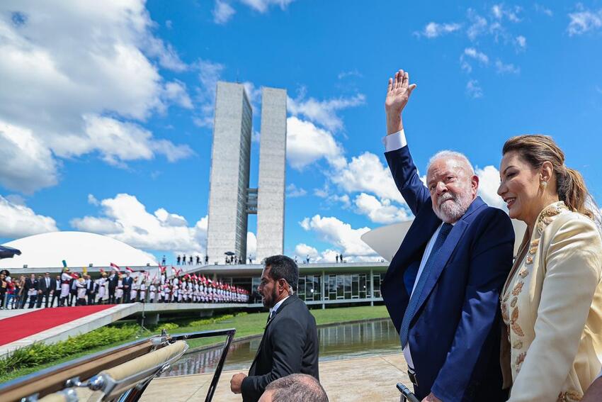 Lula toma posse