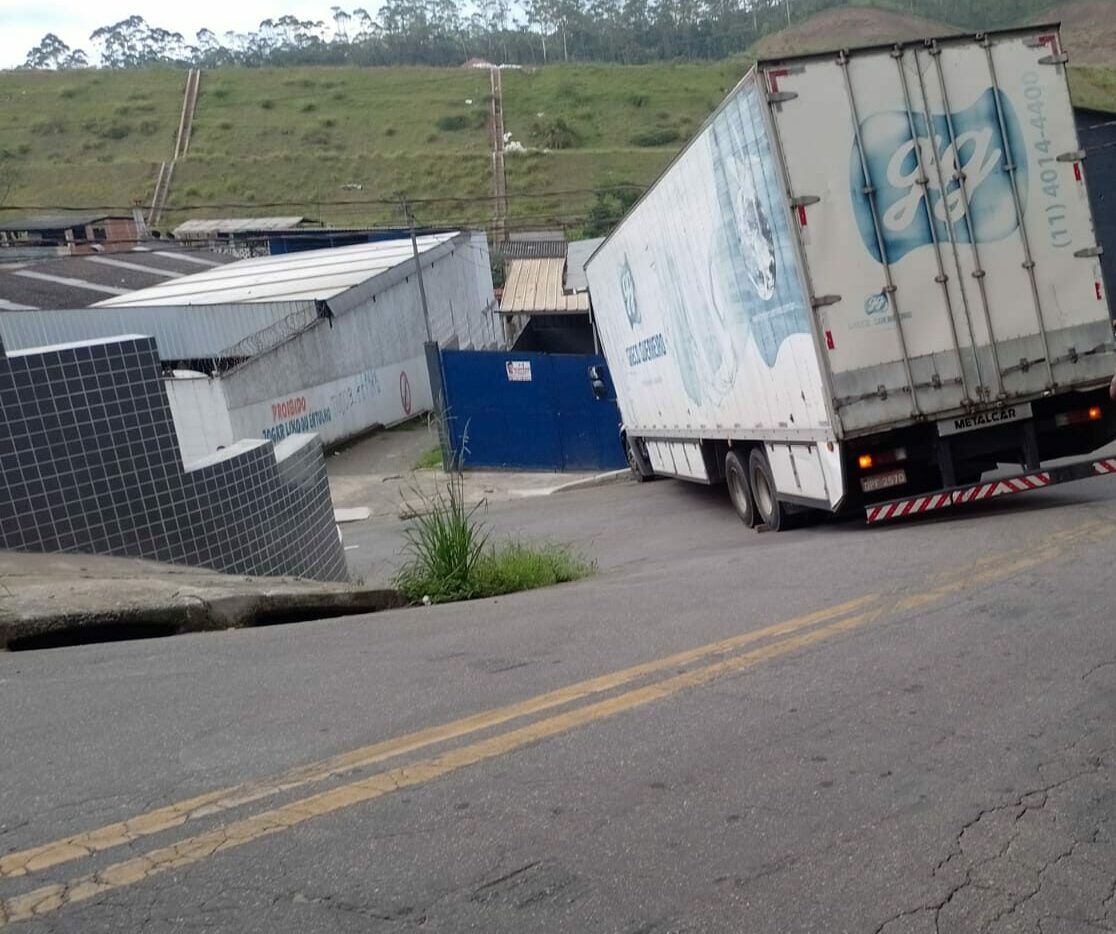 caminhão quebrado em Mauá 