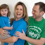 Tiago Leifert, esposa e filha
