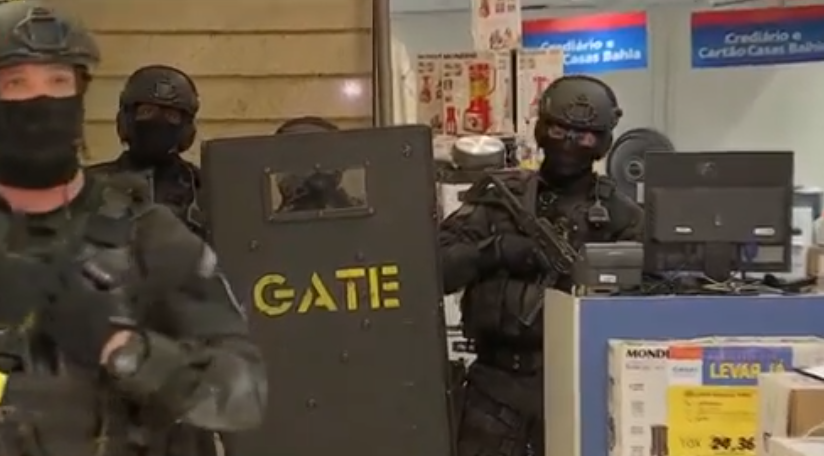 policias do Gate nas Casas Bahia