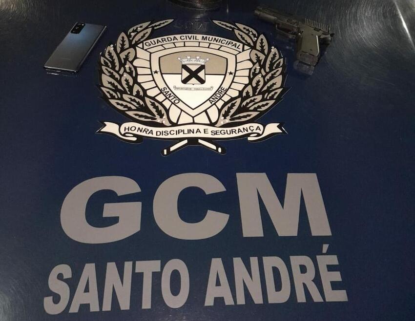 GCM de Sto.André prende 2 ladrões após roubo de celular perto do terminal