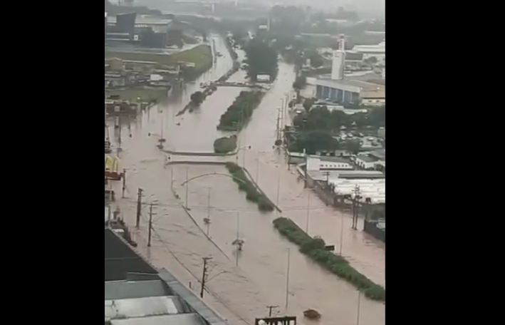 Chuvas castigam Santo André neste domingo e ruas ficam alagadas
