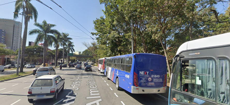 Motociclista sem habilitação colide contra carro e ônibus em Santo André