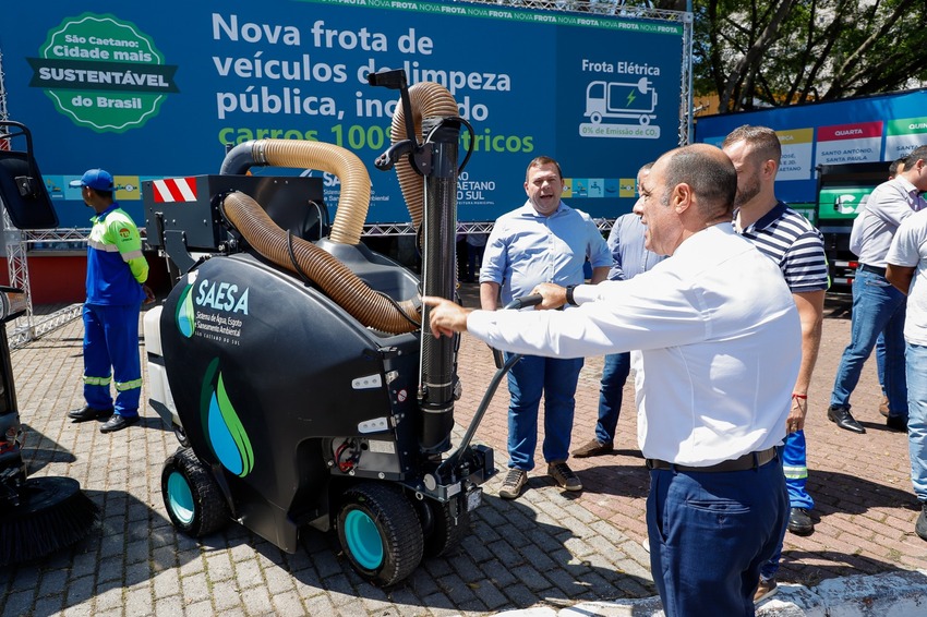 Vídeo: S.Caetano entrega frota de Limpeza Pública com 6 veículos elétricos