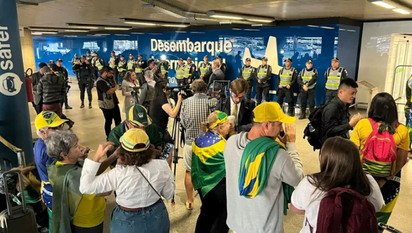 apoiadores de Bolsonaro no Aeroporto