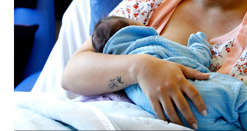 Tarcísio amplia licença-maternidade das servidoras temporárias para 180 dias