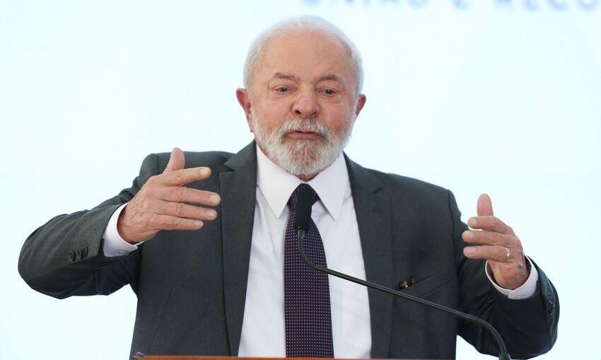Lula adia embarque à China após apresentar pneumonia