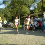 participantes da corrida da montanha