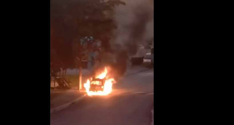 carro incendiado em Ribeirão Pires