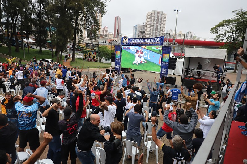 Vídeo: Praça da Moça recebe 1.000 torcedores na vitória do Água Santa