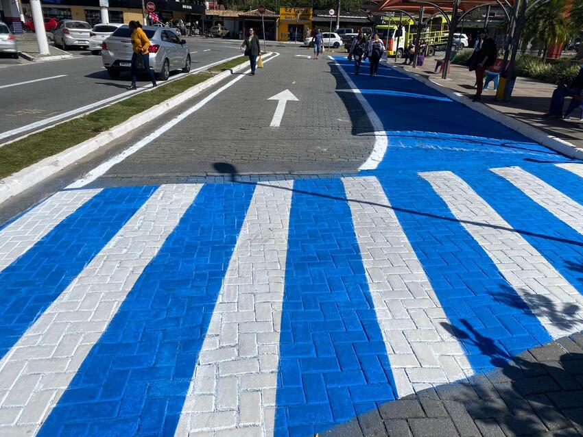 faixa de pedestre azul em Ribeirão Pires