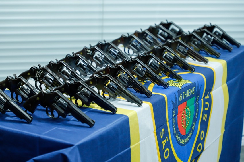 Pistolas calibre 38 doadas para Rio Grande da Serra