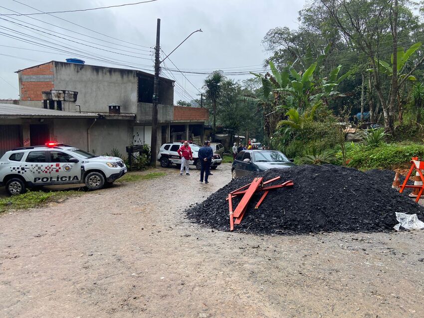 Poste de madeira cai e idoso morre ao receber choque em Ribeirão Pires  