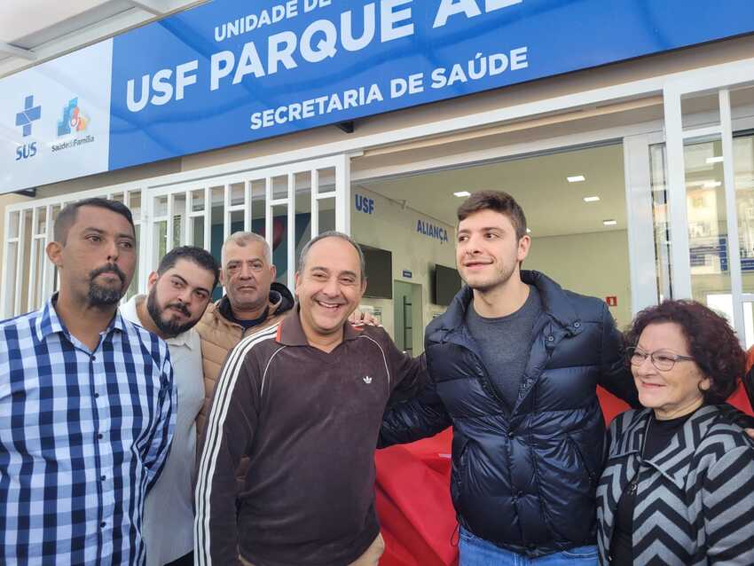 Ao lado de vereadores e do deputado Thiago Auricchio, Guto Volpi inaugura maior unidade de saúde de Ribeirão Pires. 