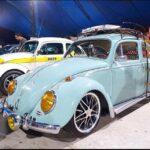 Fusca exposto em evento automobilístico