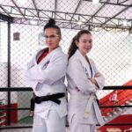 Crinça e jovens de kimono