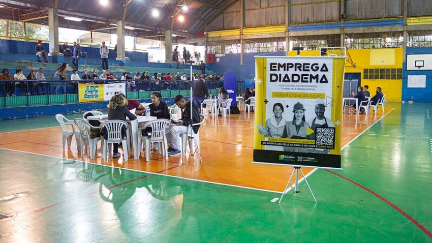 Emprega Diadema reúne 500 candidatos para vagas em 8 empresas