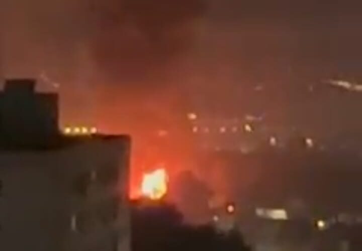 Vídeo: Galpões pegam fogo na divisa de Santo André e São Caetano