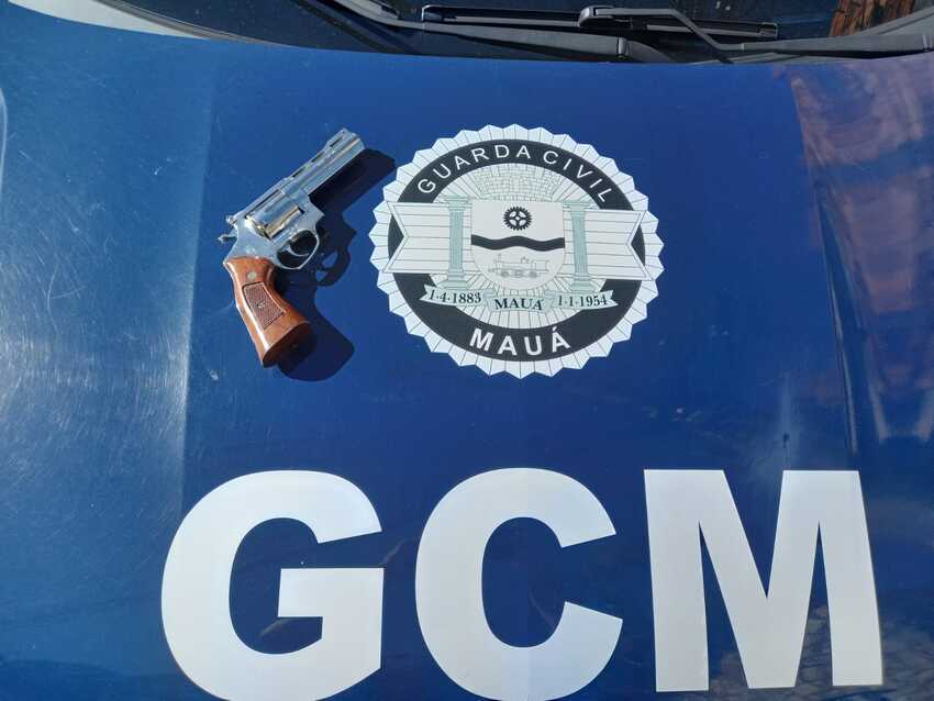 Vídeo: GCM de Mauá prende dupla por invasão e roubo em residência