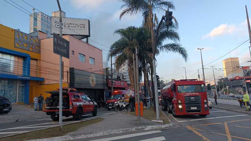 Casa de show de São Bernardo é atingida por incêndio