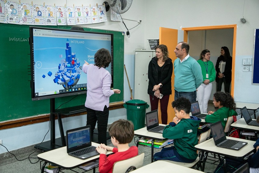 São Caetano entrega computadores nas escolas da Rede Municipal de Ensino