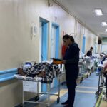 pacientes em corredores do Hospital Piraporinha