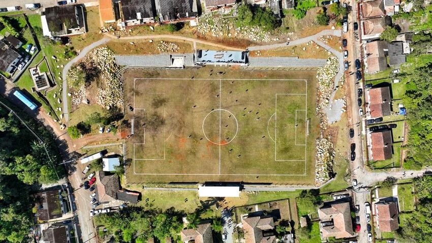 Primeiro campo de futebol do Brasil é restaurado em Paranapiacaba