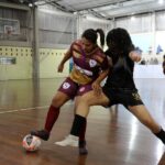 Mulheres jogando Futsal