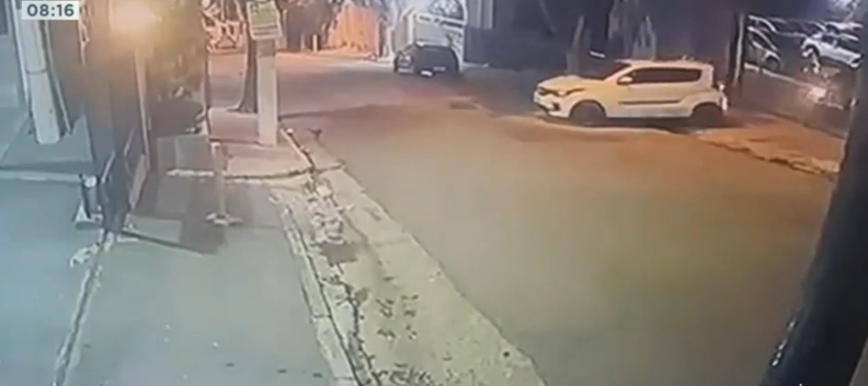 Bando invade estacionamento e rouba cinco veículos em São Bernardo