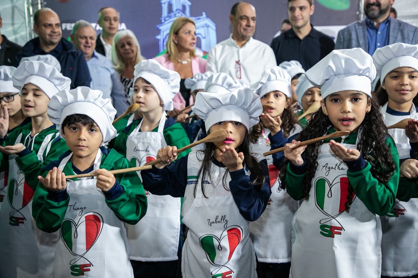 Crianças na Festa Italiana