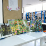 Mesa com livro