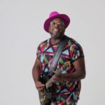 Homem Tocando Guitarra
