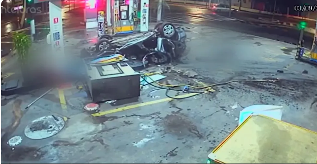 Motorista embriagado bate em bomba de combustível e 3 morrem