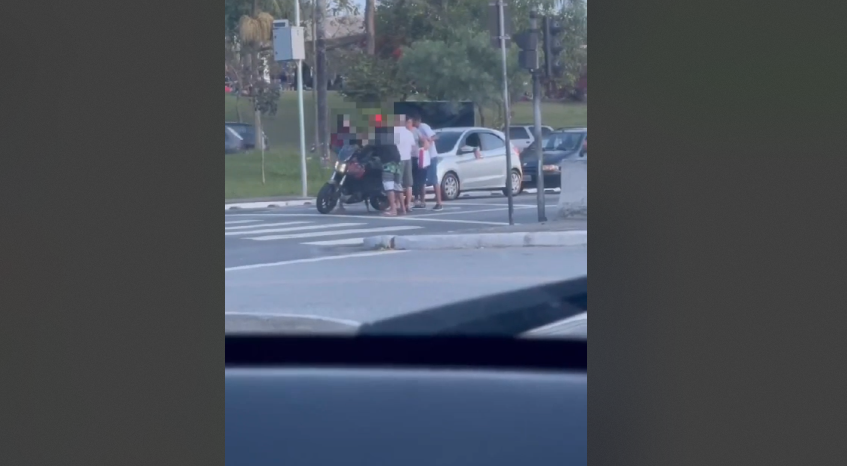 Trio rouba moto de luxo em Santo André e foge; Veja vídeo