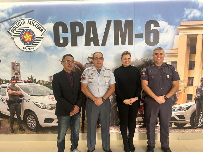Vereador Akira, comandante do CPA/M-6, coronel Luiz Fernando Alves, deputada Carla Morando e major PM Casado