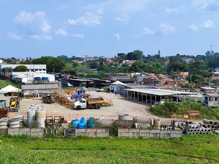 Seis ladrões invadem canteiro de obra de empresas em São Bernardo   