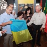 prefeito Guto Volpi e ucranianos