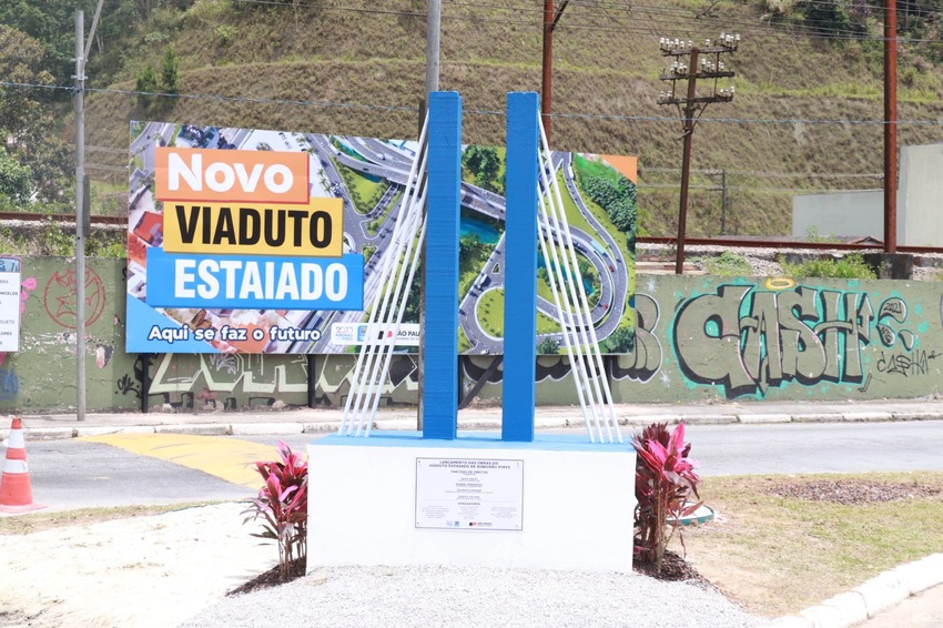 pedra fundamental do viaduto estaiado de Ribeirão Pires