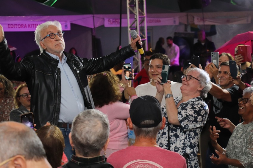 Show de Moacyr Franco encerra celebração ao mês do Idoso em Ribeirão Pires