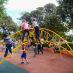 crianças brincando
