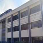 Professora é demitida após beijar aluno de 14 anos
