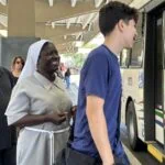 passageiros entrando em ônibus de São Caetano