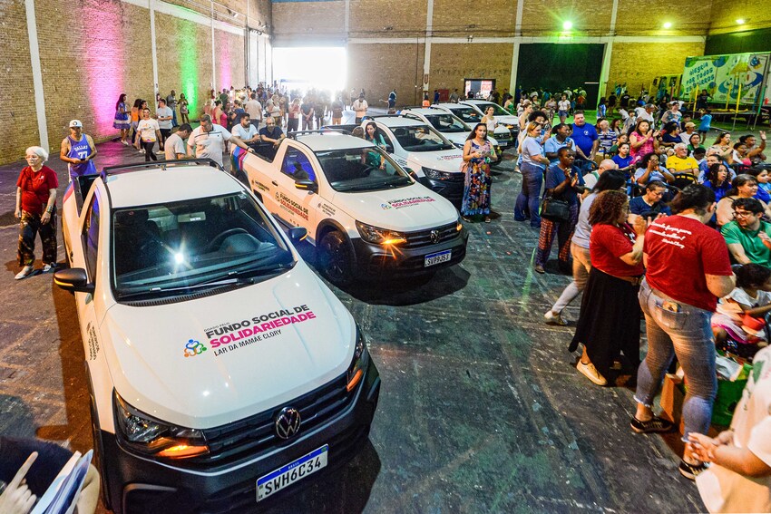 Prefeito de São Bernardo entrega 15 veículos a entidades assistenciais